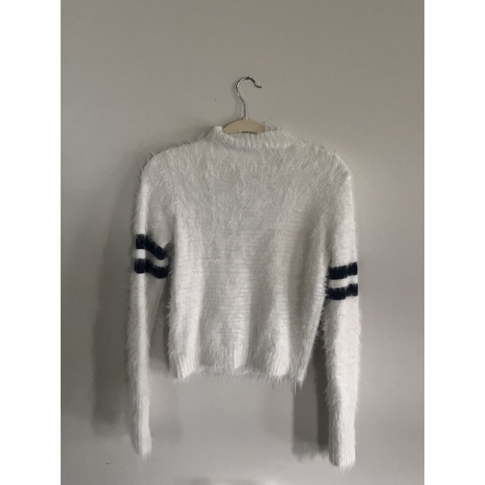 Copper Key Size L white/navy fuzzy sweater